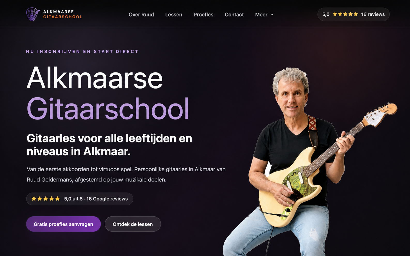 Homepage van de Alkmaarse Gitaarschool met Ruud en zijn gitaar